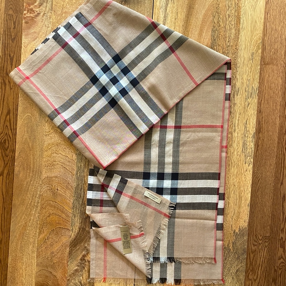 Burberry Light Weight Silk & Wool Scarf NWOT - Picture 7 of 12